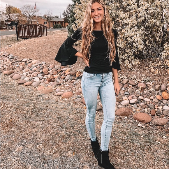 Meet the Posher sisters, Tara and Tessa! - Picture 2 of 4